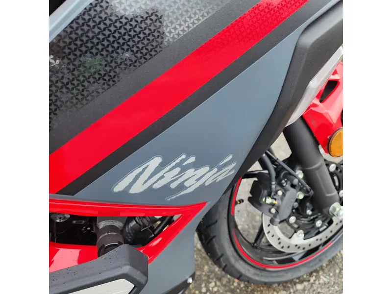 2025 Kawasaki Ninja 500 SE