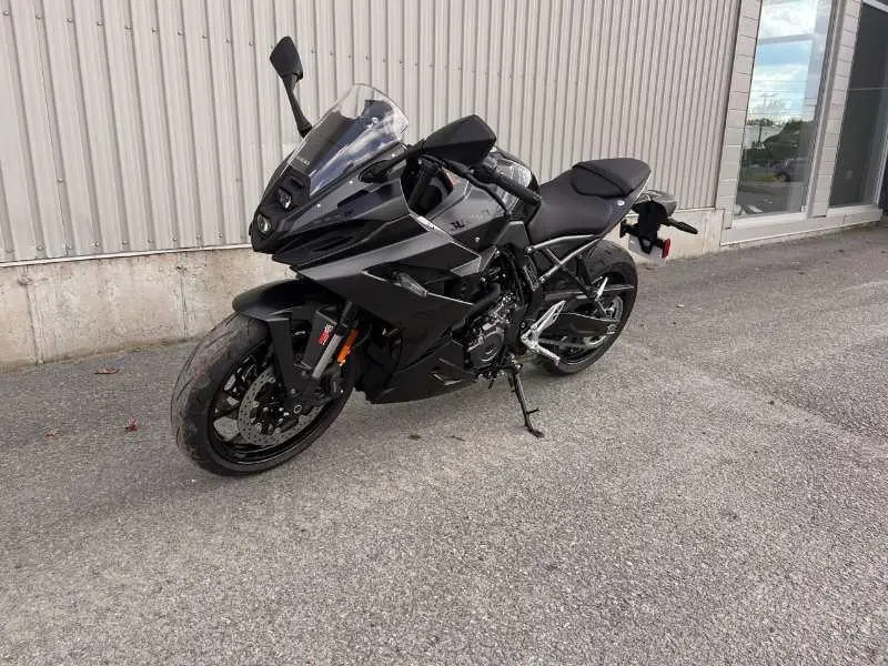 2025 Suzuki GSX-8R