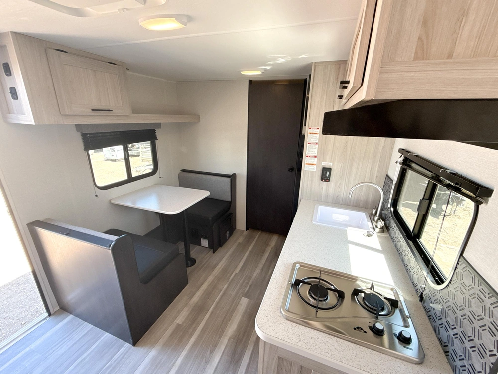 2025 Avenir Avenir A17rb alt