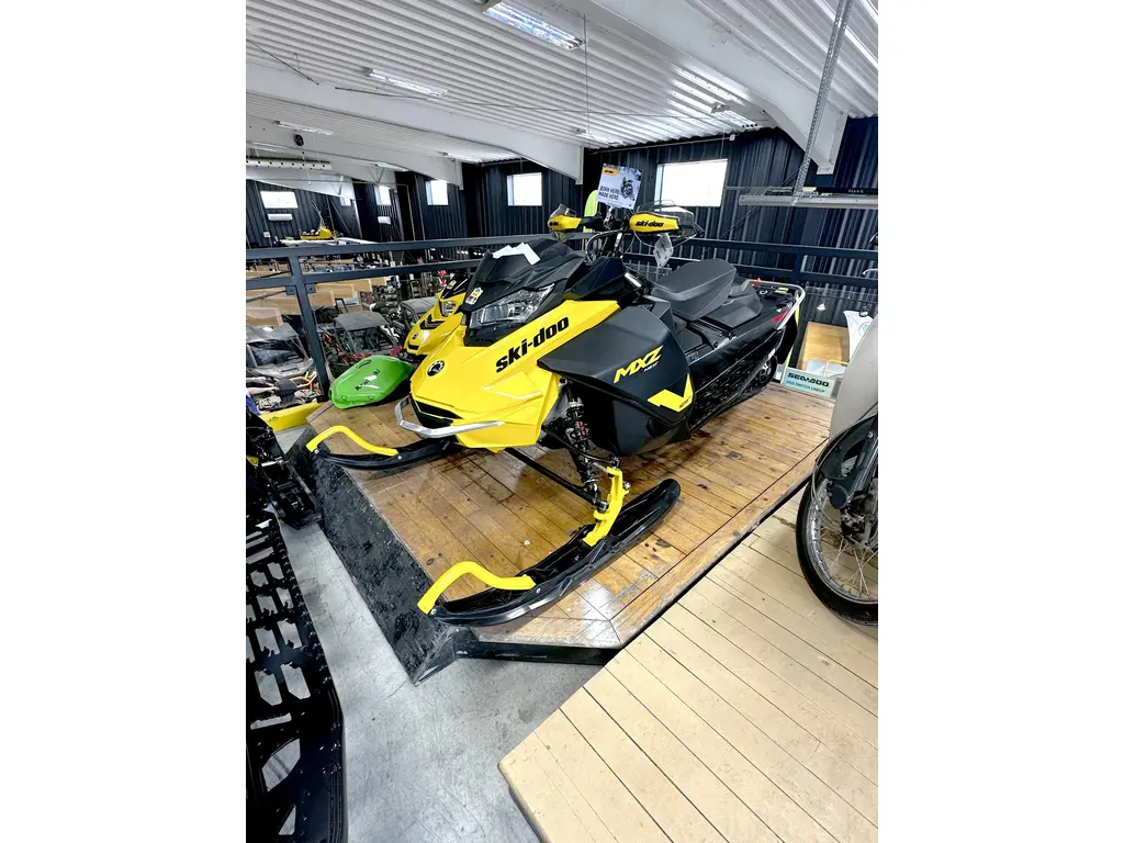 2025 Ski-Doo MXZ 600 NEO 