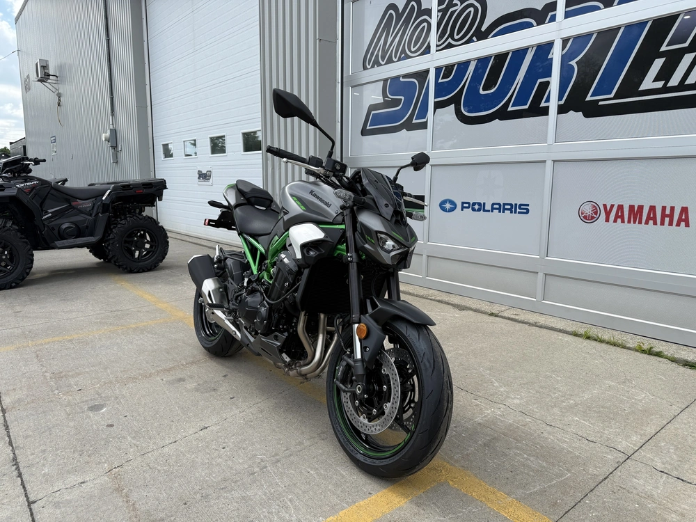 2025 Kawasaki Z900 Abs alt