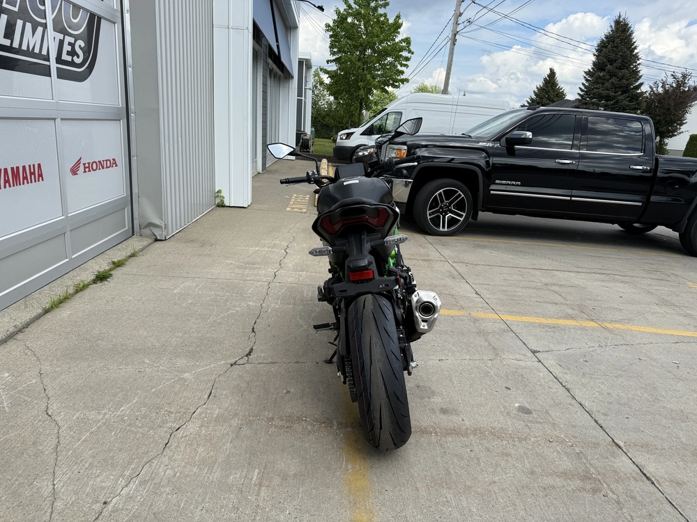 2025 Kawasaki Z900 Abs alt