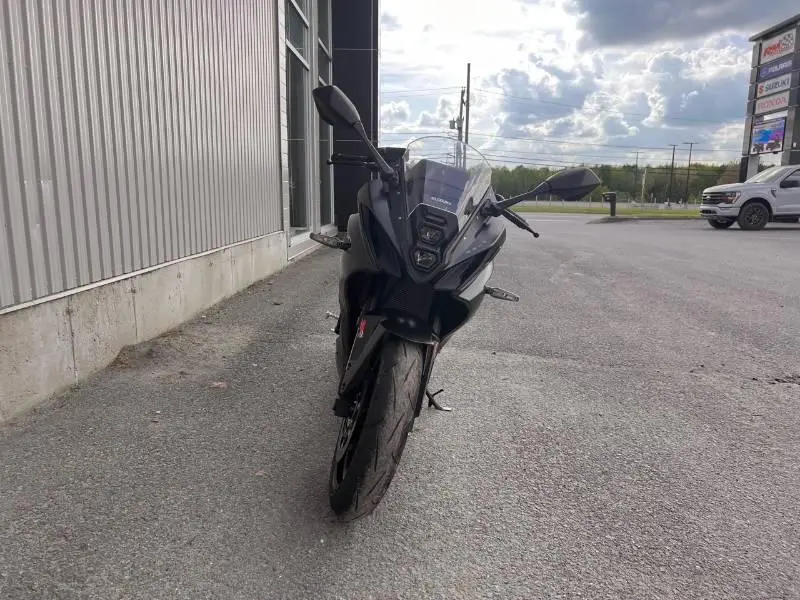 2025 Suzuki GSX-8R