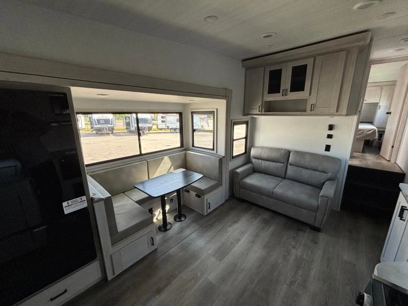 2025 Blackthorn 27 Bh alt