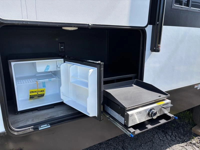 2025 Blackthorn 27 Bh alt