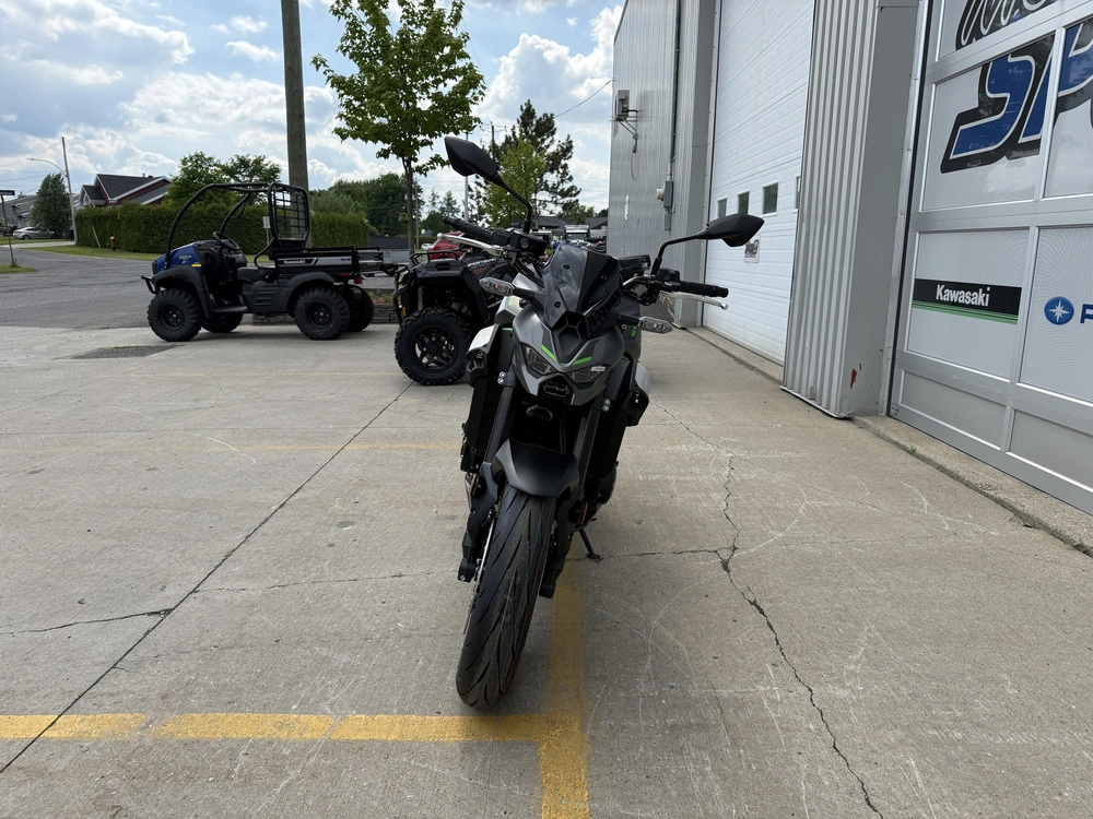2025 Kawasaki Z900 Abs alt
