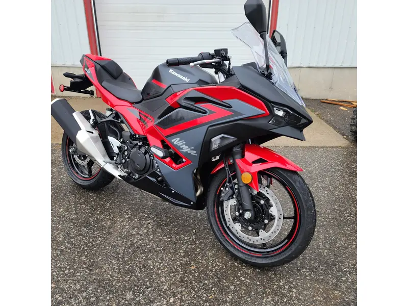 2025 Kawasaki Ninja 500 SE