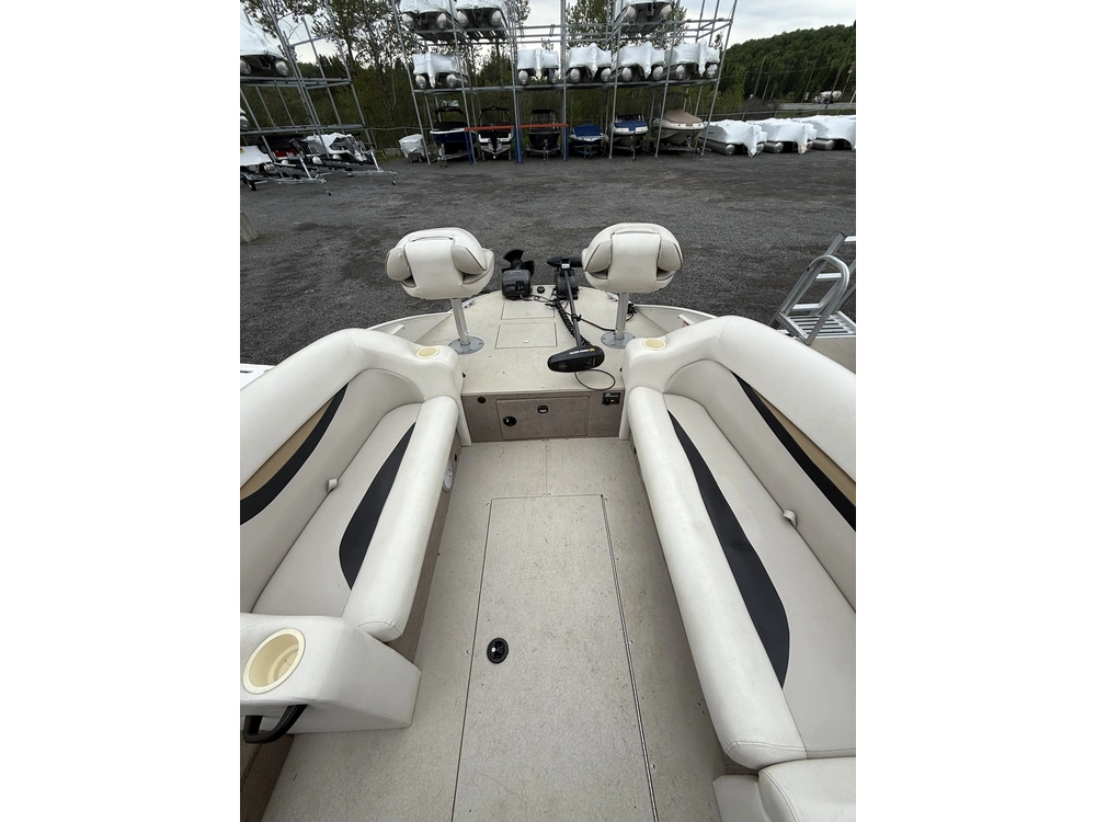 2011 Princecraft Ventura 224 alt