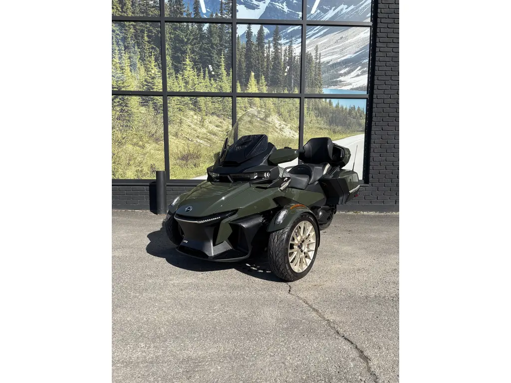 2023 Can-Am Spyder RT Sea to Sky