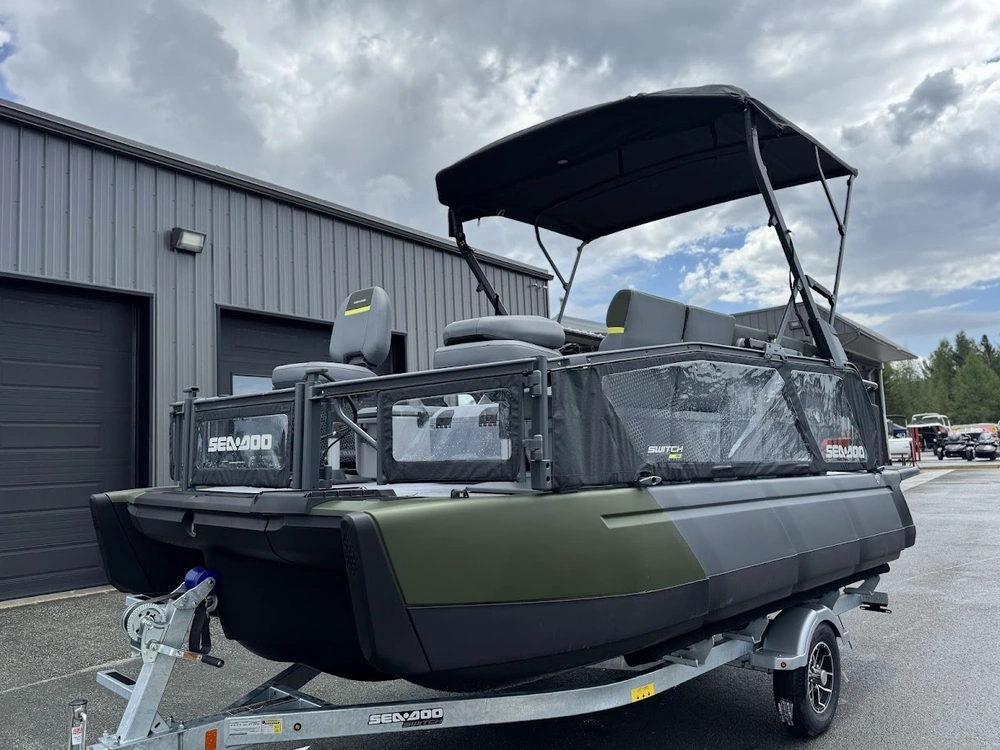 2025 Sea-doo Switch Fish 18' 170 Hp alt