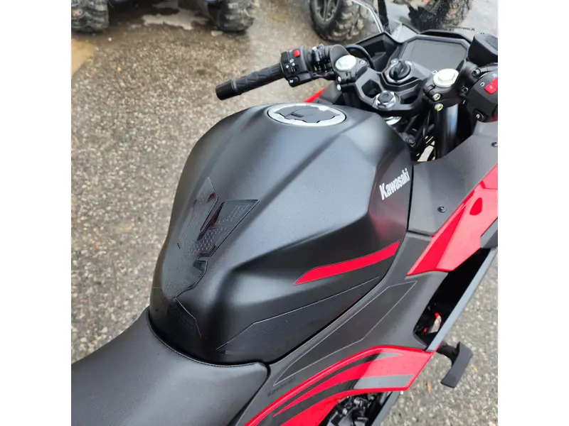 2025 Kawasaki Ninja 500 SE