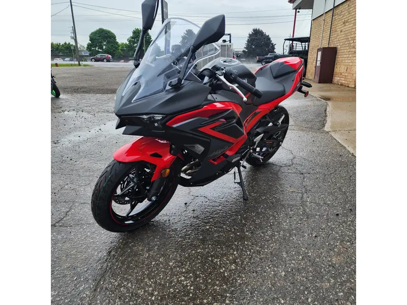 2025 Kawasaki Ninja 500 SE