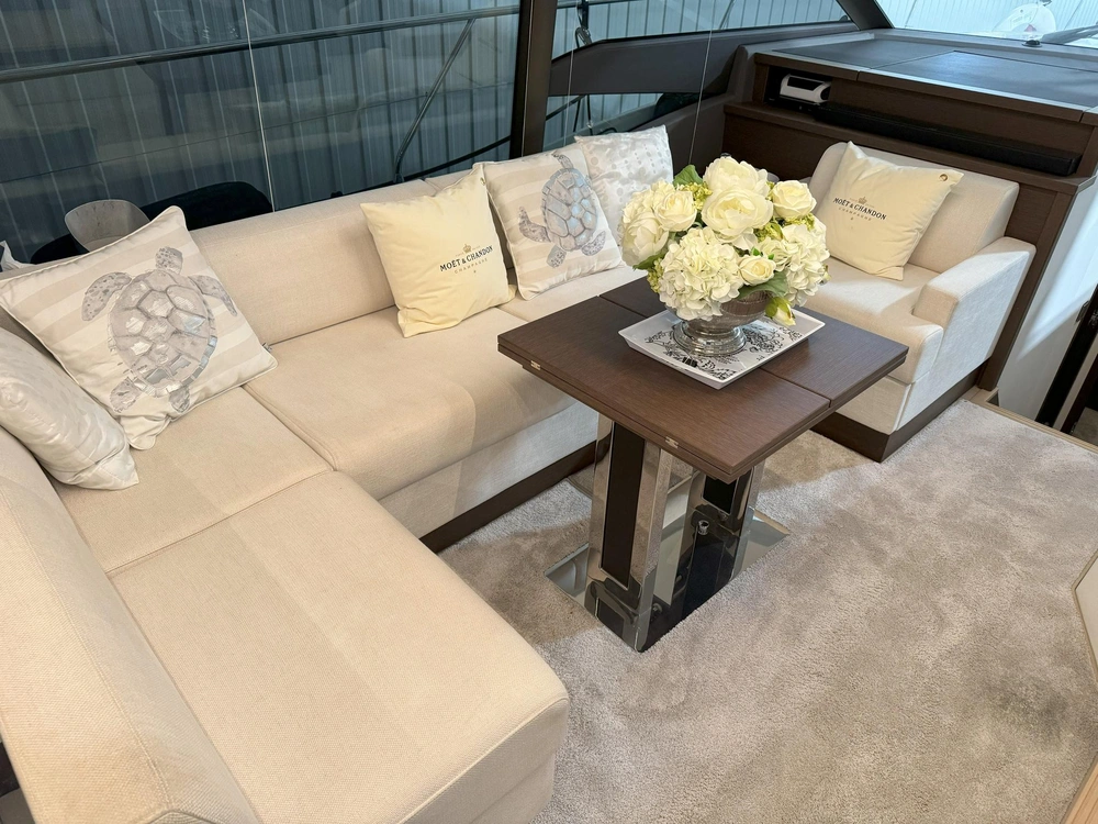 Prestige Yachts 520 Fly 2018 alt