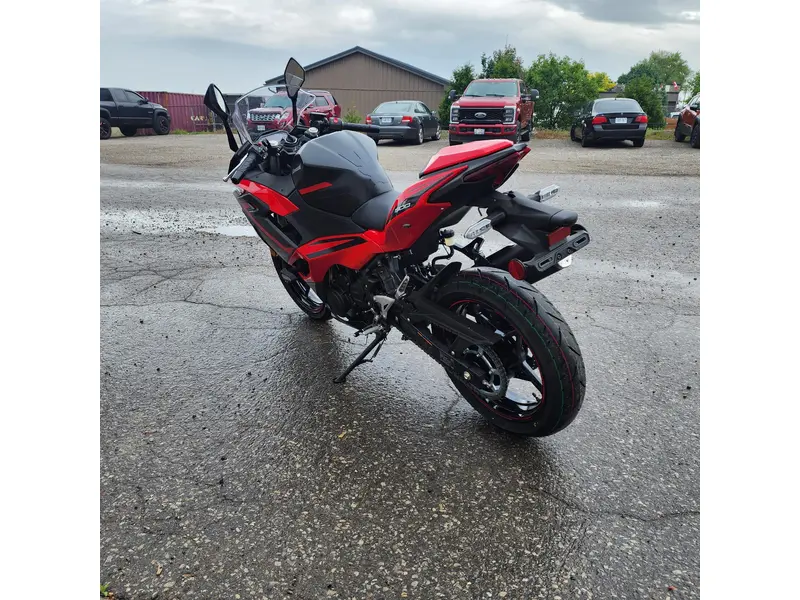 2025 Kawasaki Ninja 500 SE