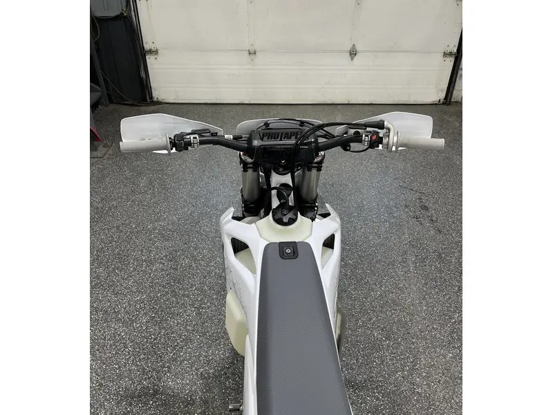 2025 Husqvarna TE 300 PRO