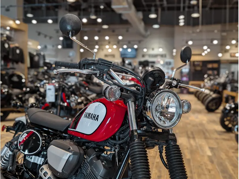 2017 Yamaha SCR950 // Charcoal Silver and Rapid Red