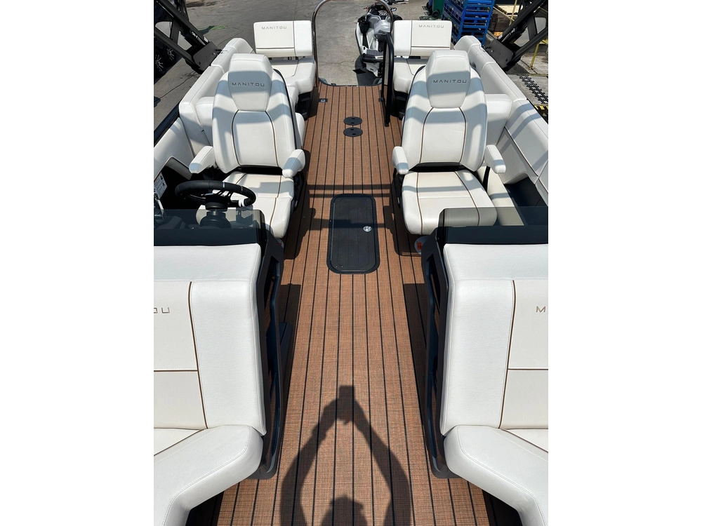 2025 Manitou Explore 22 Navigator Shp575 With 250 Verado alt