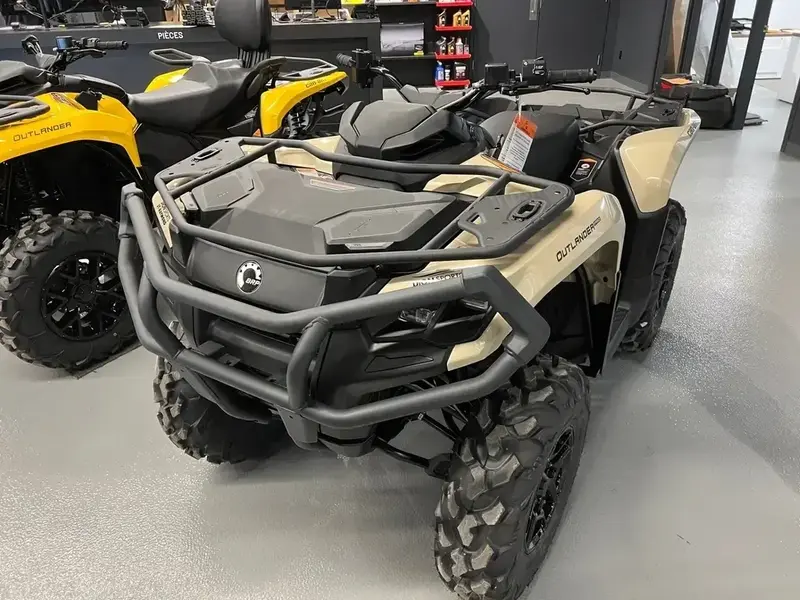 2025 Can-Am OUTLANDER 700 PRO XU HD7
