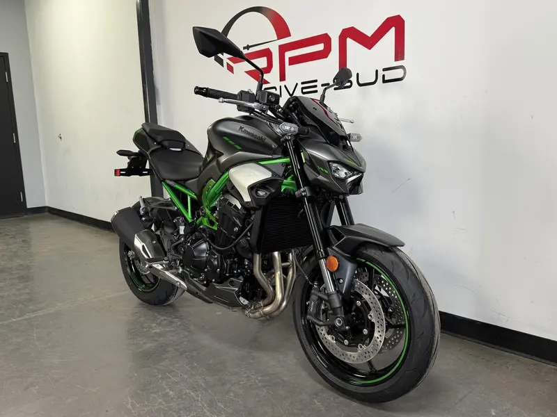 2025 Kawasaki Z900 thumbnail 2
