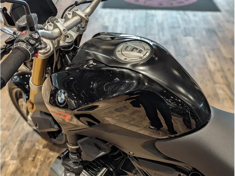 2019 BMW R 1250 R // Black Storm Metallic