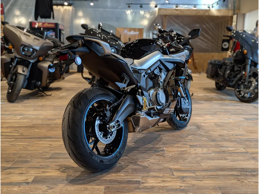 New 2025 CFMOTO 675SS // Nebula Black in Headingley - Headingley