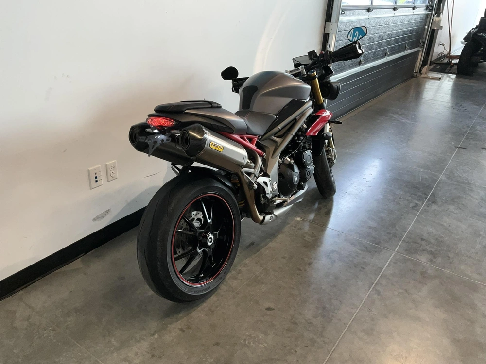 Triumph Speed Triple R 2017 alt