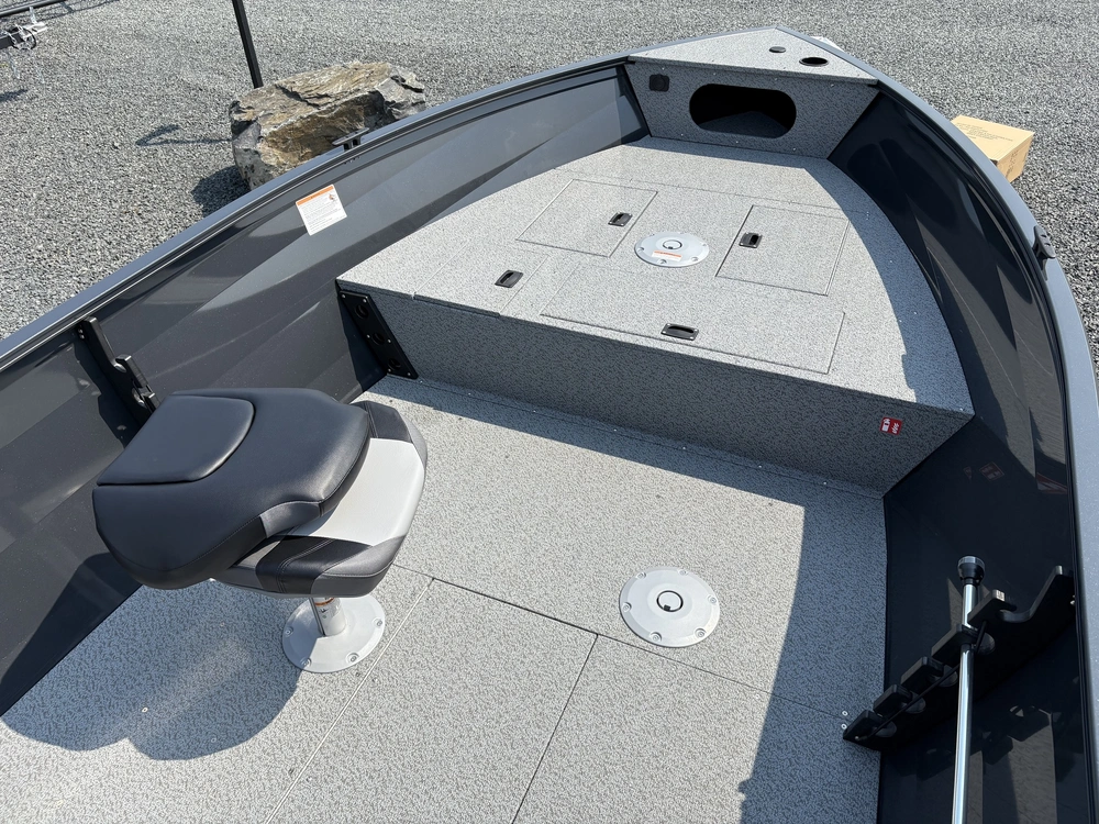 2025 Crestliner 1650 Kodiak Tiller - Gun Metal alt