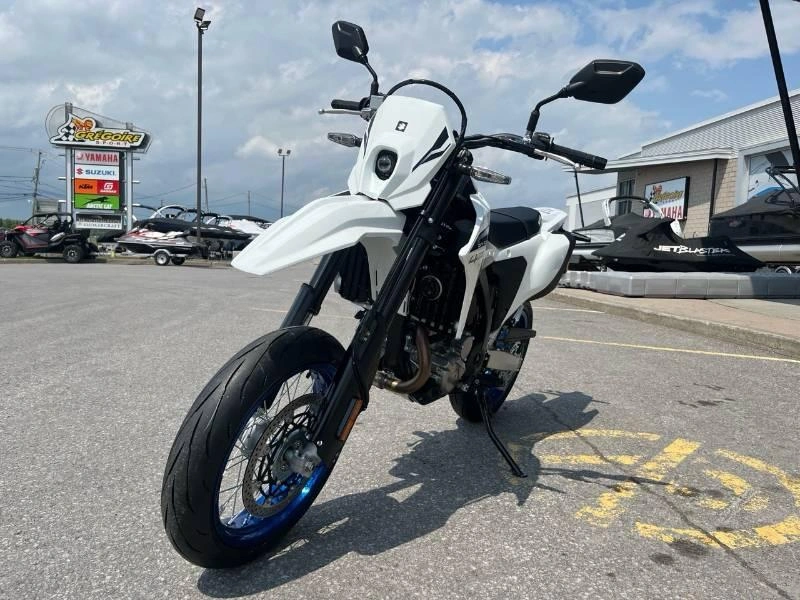 2025 Suzuki Dr-z4sm alt