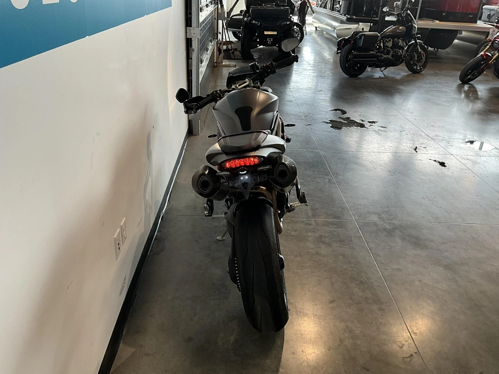 Triumph Speed Triple R 2017 alt