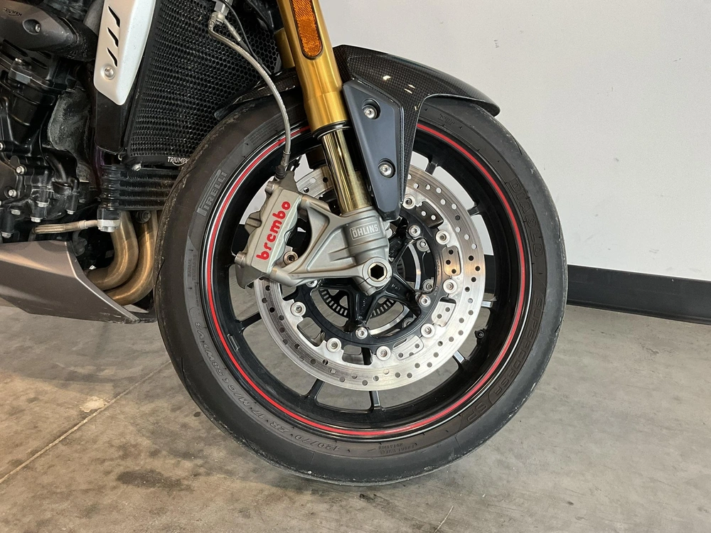Triumph Speed Triple R 2017 alt