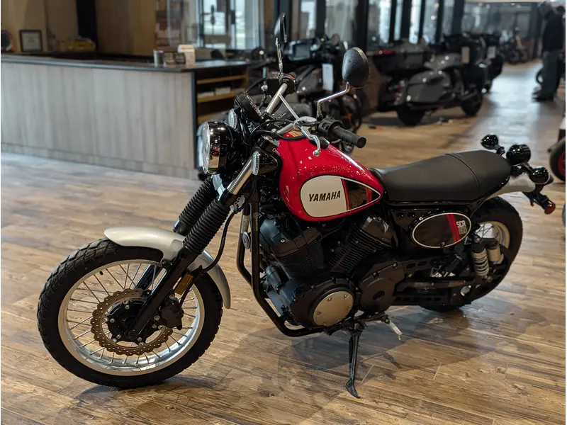 2017 Yamaha SCR950 // Charcoal Silver and Rapid Red