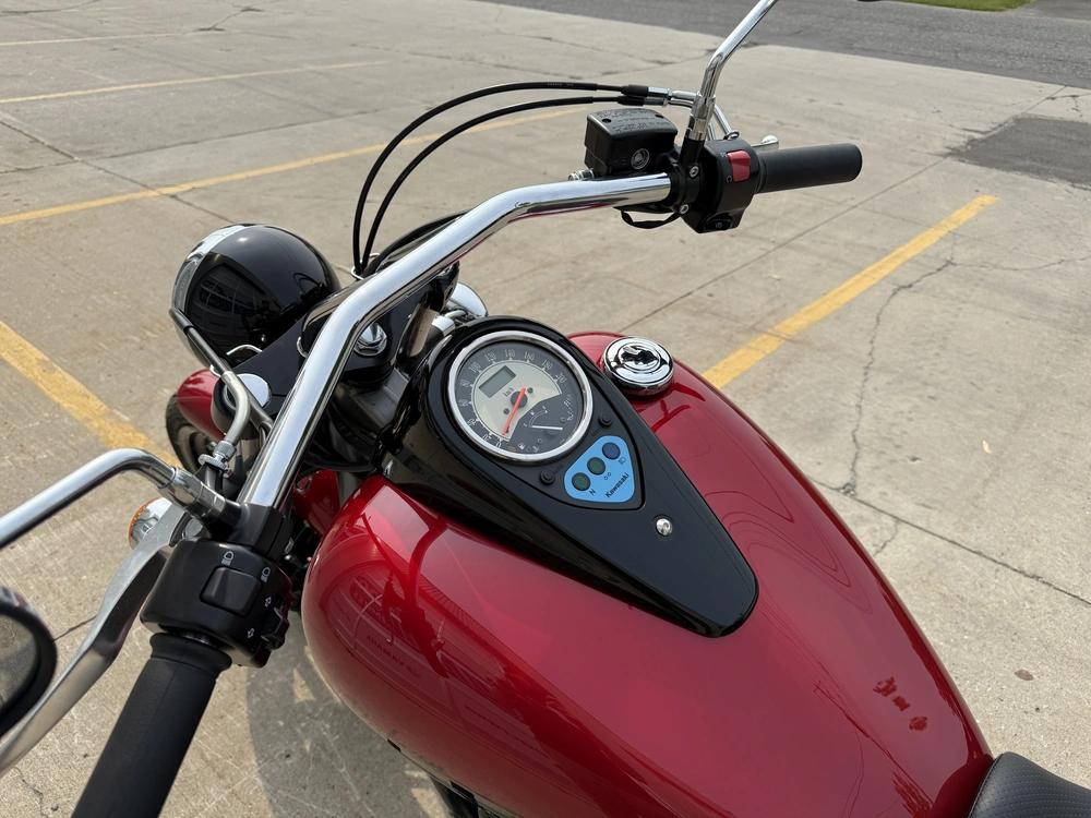 Kawasaki Vulcan 900 Custom 2025 alt