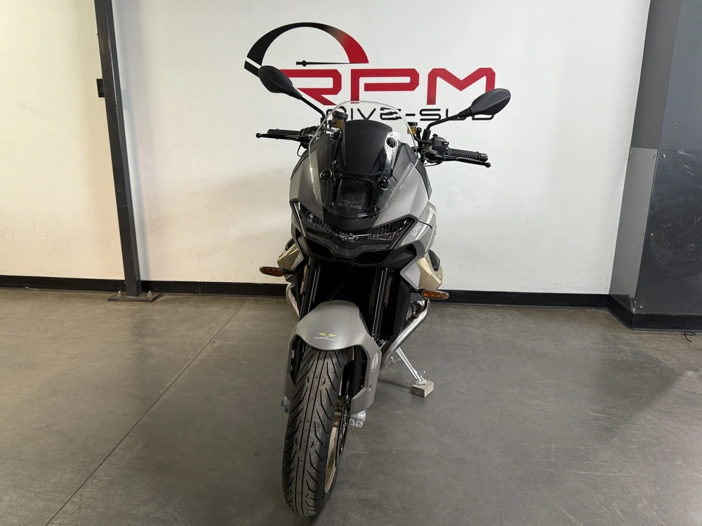 Moto Guzzi V100 Mandello 2024 alt
