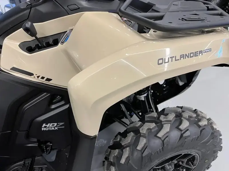 2025 Can-Am OUTLANDER 700 PRO XU HD7