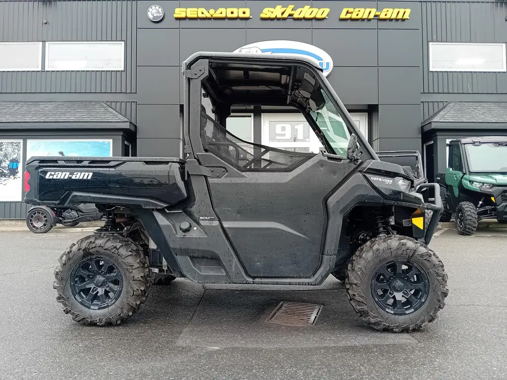 2023 Can-Am DEFENDER XT HD10