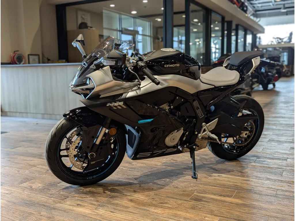 New 2025 CFMOTO 675SS // Nebula Black in Headingley - Headingley