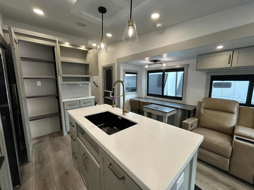 Brinkley Rv Z 3610 2025 alt