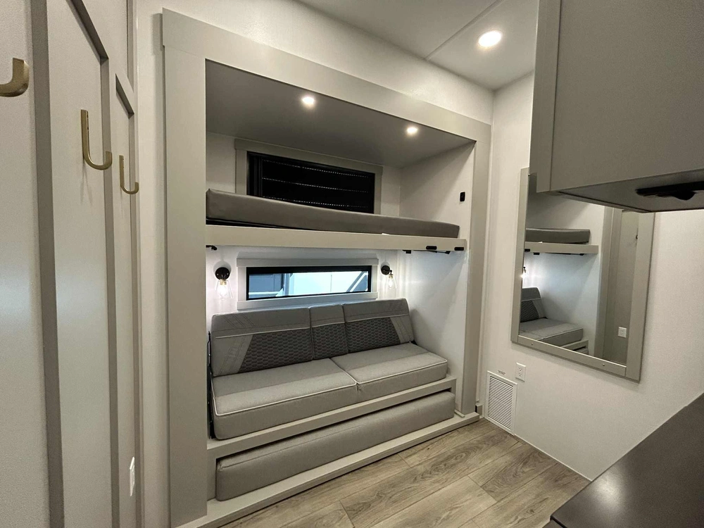 Brinkley Rv Z 3610 2025 alt