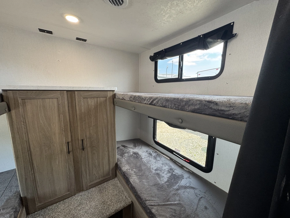 Coachmen Freedom Express Select 29se 2025 alt