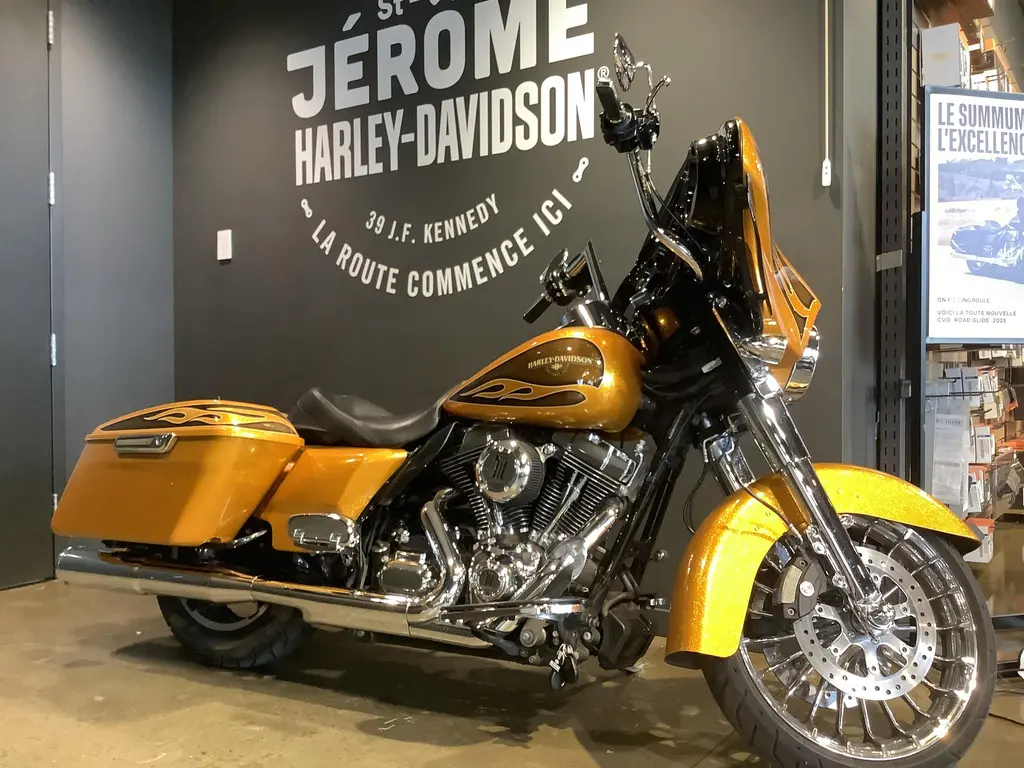2016 Harley-Davidson Street  Glide FLHXS
