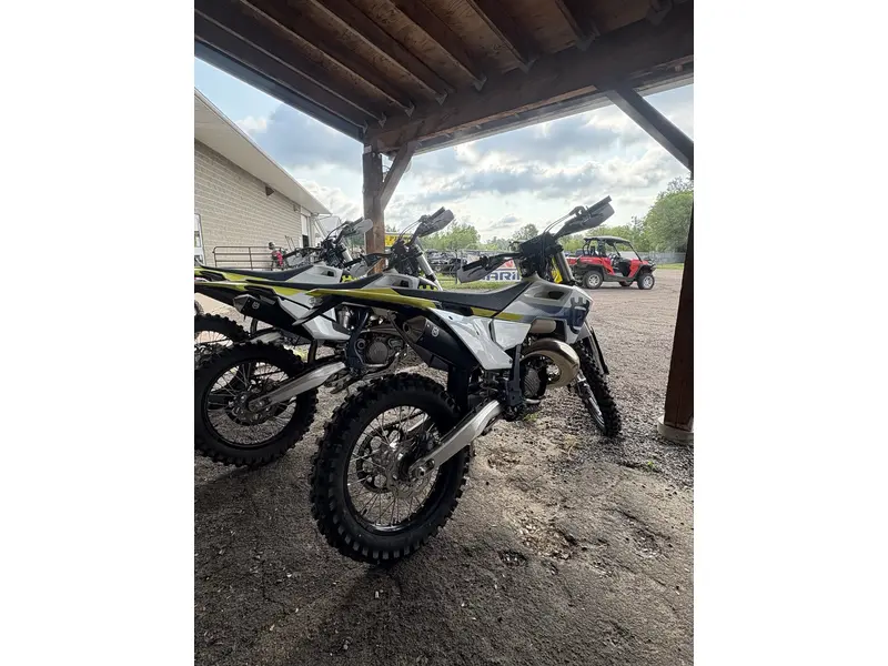 2024 Husqvarna TE 150 thumbnail 2