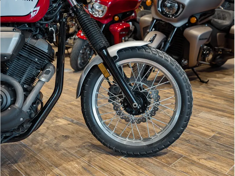 2017 Yamaha SCR950 // Charcoal Silver and Rapid Red