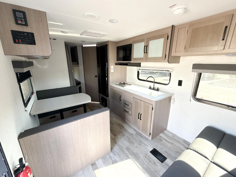 2025 Gulf Stream 26bhg Ameri-lite Travel Trailer alt