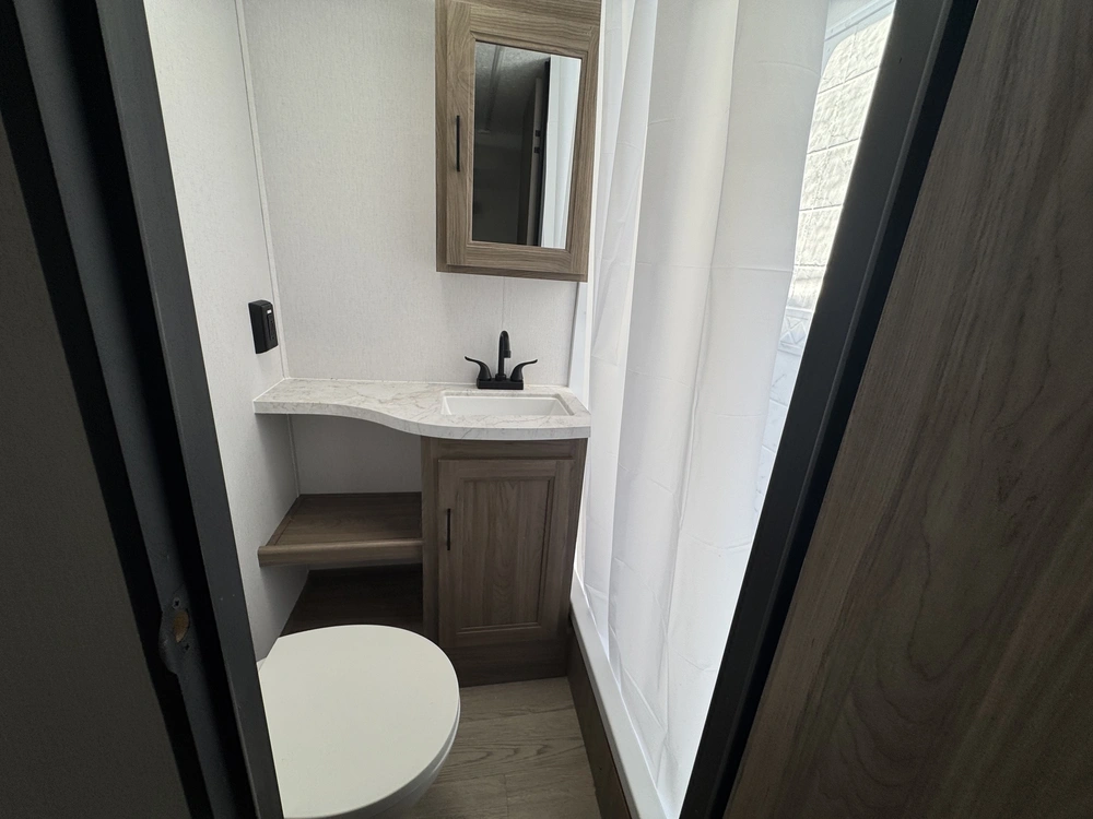 Coachmen Freedom Express Select 29se 2025 alt