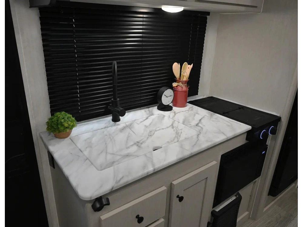 Coachmen Apex 208bhs 2026 alt