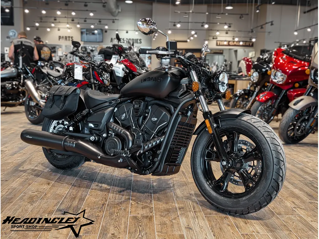 2025 Indian Motorcycle Scout Sixty Bobber Limited // Black Smoke w/ Heated Grips & Solo Sidebag