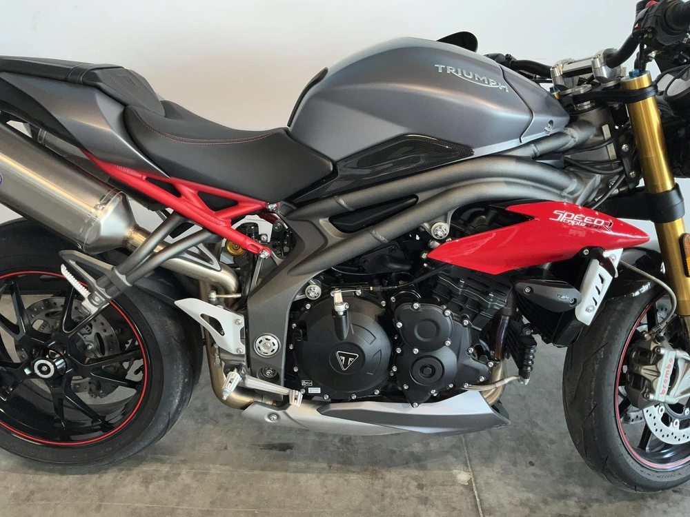 Triumph Speed Triple R 2017 alt