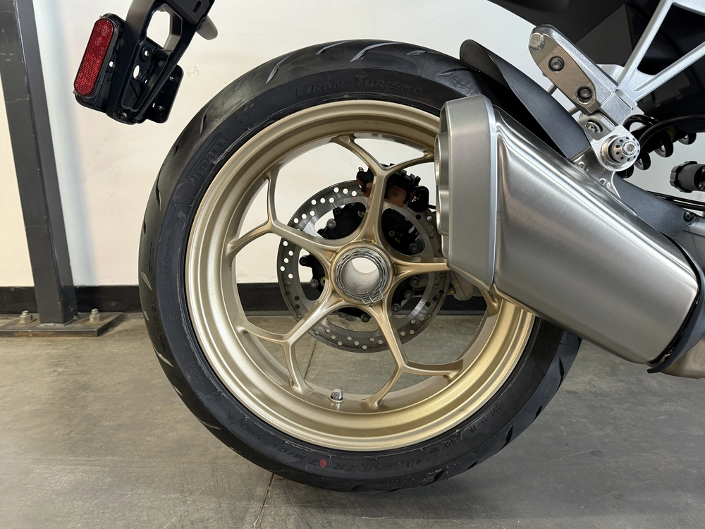 Moto Guzzi V100 Mandello 2024 alt