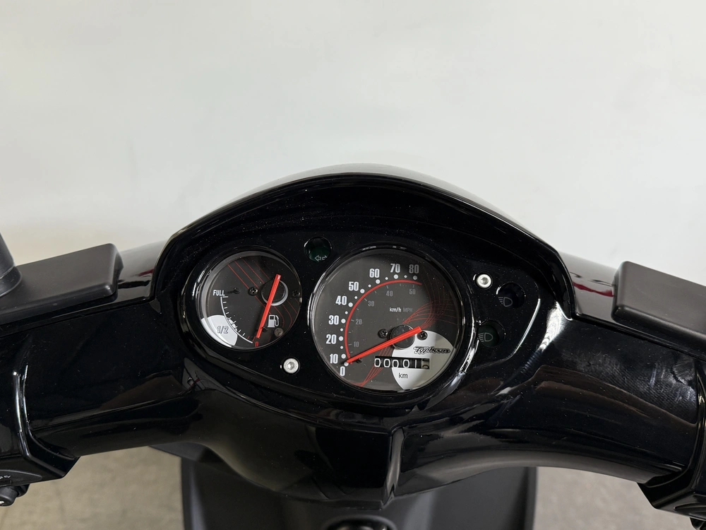 2026 Piaggio Typhoon alt