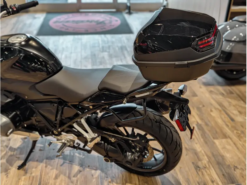 2019 BMW R 1250 R // Black Storm Metallic